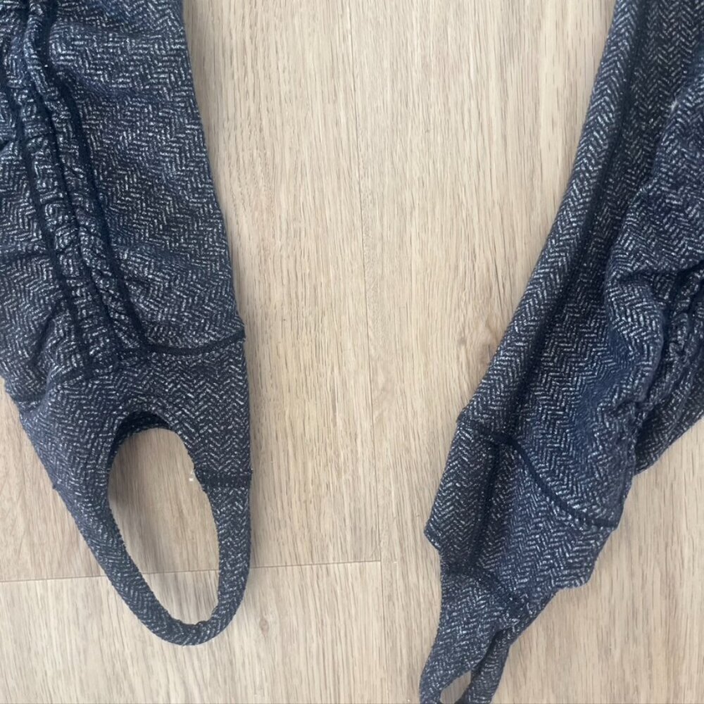 Lululemon Wunder Under Gray and Black Leg Stirrup Leggings Sz 6 - Picture 7 of 10